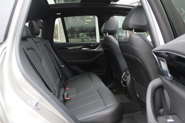 BMW iX3 Exe. M Sport 80 kWh / SoH 99% / Trekhaak / Panoramadak / Camera / Leder / 20'' / DAB / Sfeerverlichting / Stoelverwarming / Cruise Control
