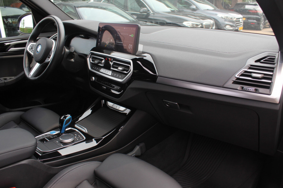 BMW iX3 Exe. M Sport 80 kWh / SoH 99% / Trekhaak / Panoramadak / Camera / Leder / 20'' / DAB / Sfeerverlichting / Stoelverwarming / Cruise Control