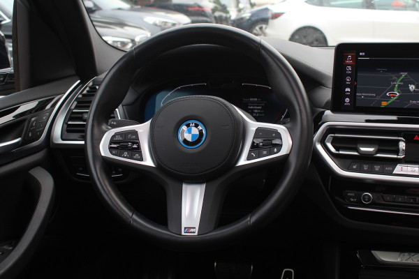 BMW iX3 Exe. M Sport 80 kWh / SoH 99% / Trekhaak / Panoramadak / Camera / Leder / 20'' / DAB / Sfeerverlichting / Stoelverwarming / Cruise Control
