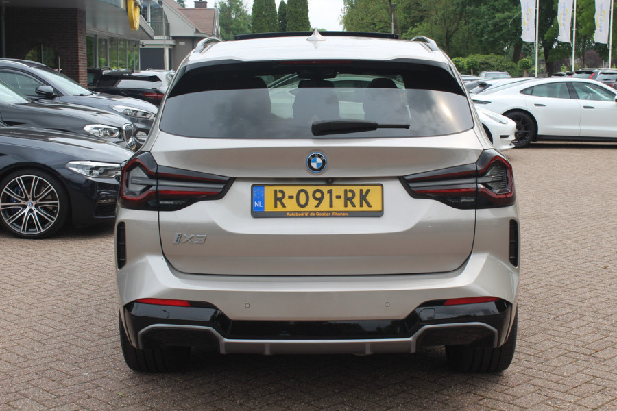 BMW iX3 Exe. M Sport 80 kWh / SoH 99% / Trekhaak / Panoramadak / Camera / Leder / 20'' / DAB / Sfeerverlichting / Stoelverwarming / Cruise Control