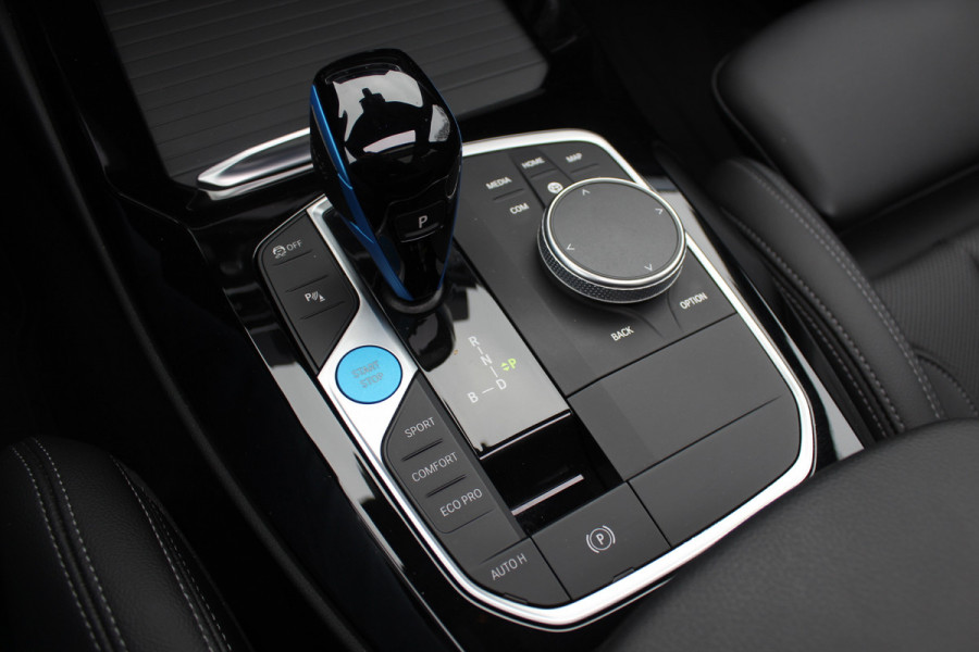 BMW iX3 Exe. M Sport 80 kWh / SoH 99% / Trekhaak / Panoramadak / Camera / Leder / 20'' / DAB / Sfeerverlichting / Stoelverwarming / Cruise Control