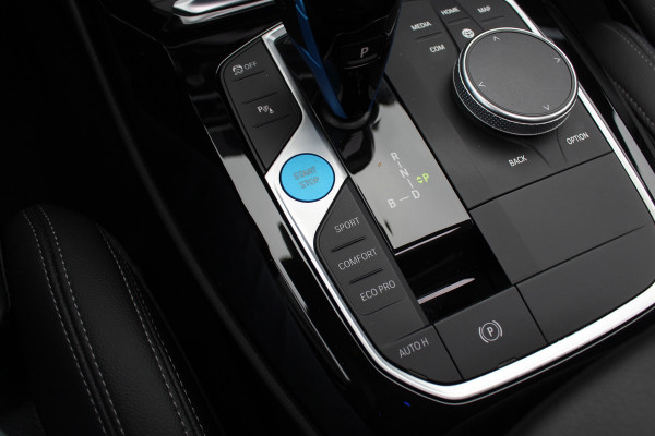 BMW iX3 Exe. M Sport 80 kWh / SoH 99% / Trekhaak / Panoramadak / Camera / Leder / 20'' / DAB / Sfeerverlichting / Stoelverwarming / Cruise Control
