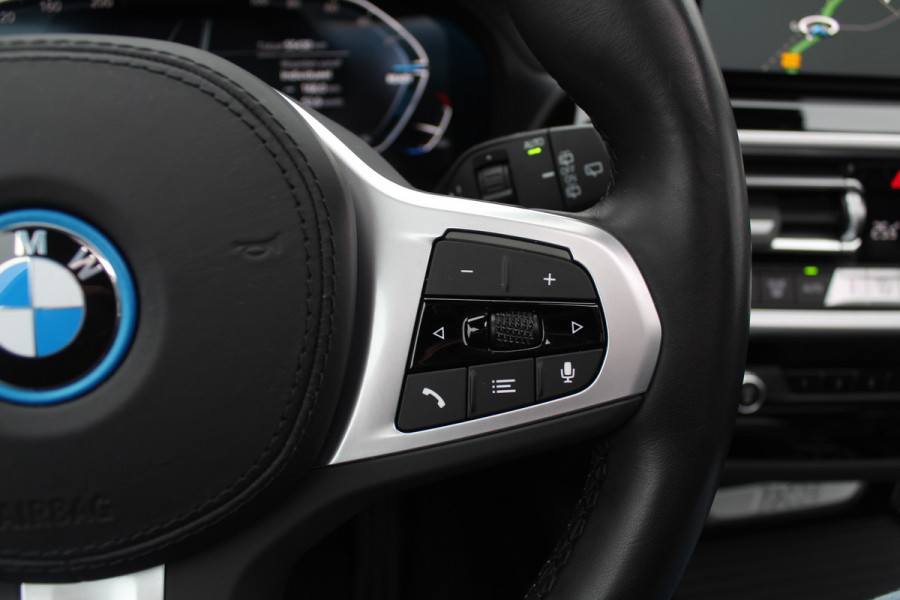 BMW iX3 Exe. M Sport 80 kWh / SoH 99% / Trekhaak / Panoramadak / Camera / Leder / 20'' / DAB / Sfeerverlichting / Stoelverwarming / Cruise Control