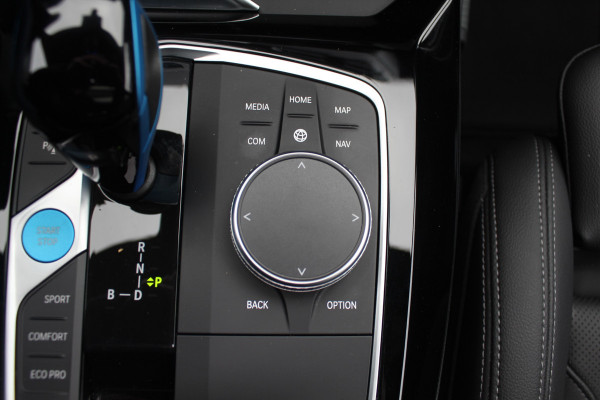 BMW iX3 Exe. M Sport 80 kWh / SoH 99% / Trekhaak / Panoramadak / Camera / Leder / 20'' / DAB / Sfeerverlichting / Stoelverwarming / Cruise Control
