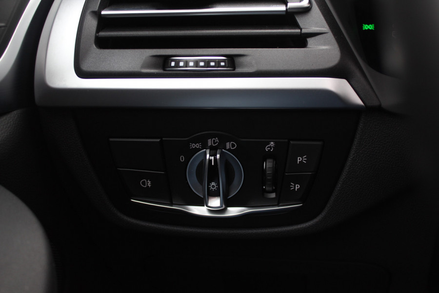 BMW iX3 Exe. M Sport 80 kWh / SoH 99% / Trekhaak / Panoramadak / Camera / Leder / 20'' / DAB / Sfeerverlichting / Stoelverwarming / Cruise Control
