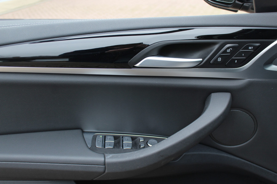 BMW iX3 Exe. M Sport 80 kWh / SoH 99% / Trekhaak / Panoramadak / Camera / Leder / 20'' / DAB / Sfeerverlichting / Stoelverwarming / Cruise Control