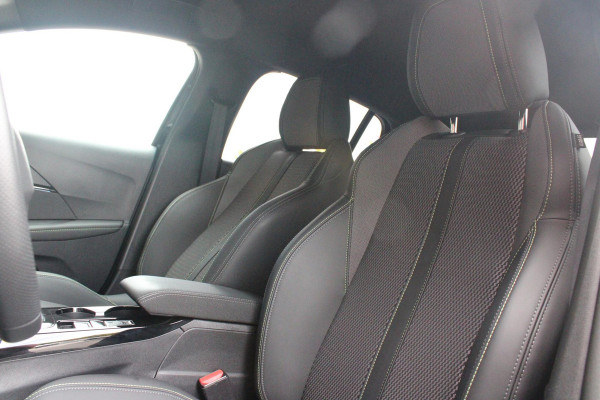 Peugeot 208 Hybrid 145PK e-DCS6 GT | NAVIGATIE | DRAADLOZE APPLE CARPLAY/ANDROID AUTO | CAMERA VOOR + ACHTER | FULL LED KOPLAMPEN | LICHTMETALEN VELGEN 17" | DODEHOEK DETECTIE | DRAADLOZE TELEFOONLADER | KEYLESS ENTRY/START | DAB+ RADIO | ADAPTIVE CRUISE CONTROL |