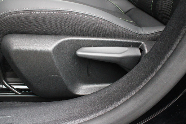 Peugeot 208 Hybrid 145PK e-DCS6 GT | NAVIGATIE | DRAADLOZE APPLE CARPLAY/ANDROID AUTO | CAMERA VOOR + ACHTER | FULL LED KOPLAMPEN | LICHTMETALEN VELGEN 17" | DODEHOEK DETECTIE | DRAADLOZE TELEFOONLADER | KEYLESS ENTRY/START | DAB+ RADIO | ADAPTIVE CRUISE CONTROL |