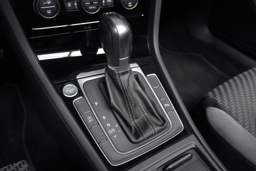 Volkswagen Golf 7.5 - 1.5 TSI ACT 2x R Line 150 PK | Pano-dak | Virtual | CarPlay | Cruise | Stoelverwarming | Camera | LED | PDC |