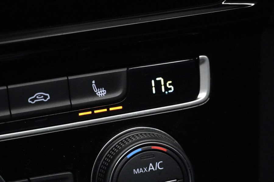 Volkswagen Golf 7.5 - 1.5 TSI ACT 2x R Line 150 PK | Pano-dak | Virtual | CarPlay | Cruise | Stoelverwarming | Camera | LED | PDC |