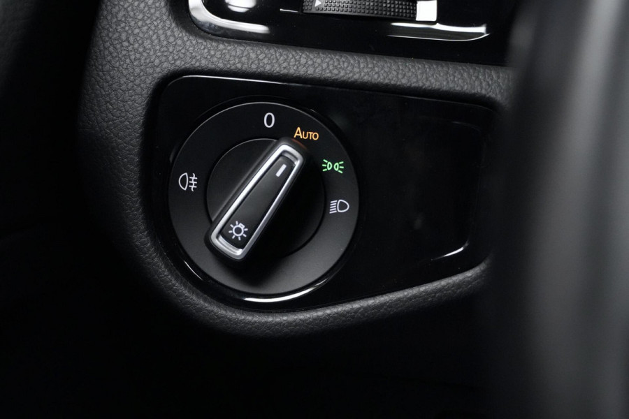 Volkswagen Golf 7.5 - 1.5 TSI ACT 2x R Line 150 PK | Pano-dak | Virtual | CarPlay | Cruise | Stoelverwarming | Camera | LED | PDC |