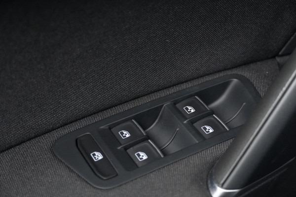 Volkswagen Golf 7.5 - 1.5 TSI ACT 2x R Line 150 PK | Pano-dak | Virtual | CarPlay | Cruise | Stoelverwarming | Camera | LED | PDC |