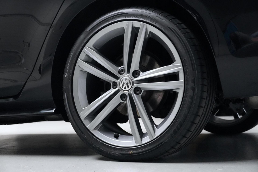 Volkswagen Golf 7.5 - 1.5 TSI ACT 2x R Line 150 PK | Pano-dak | Virtual | CarPlay | Cruise | Stoelverwarming | Camera | LED | PDC |