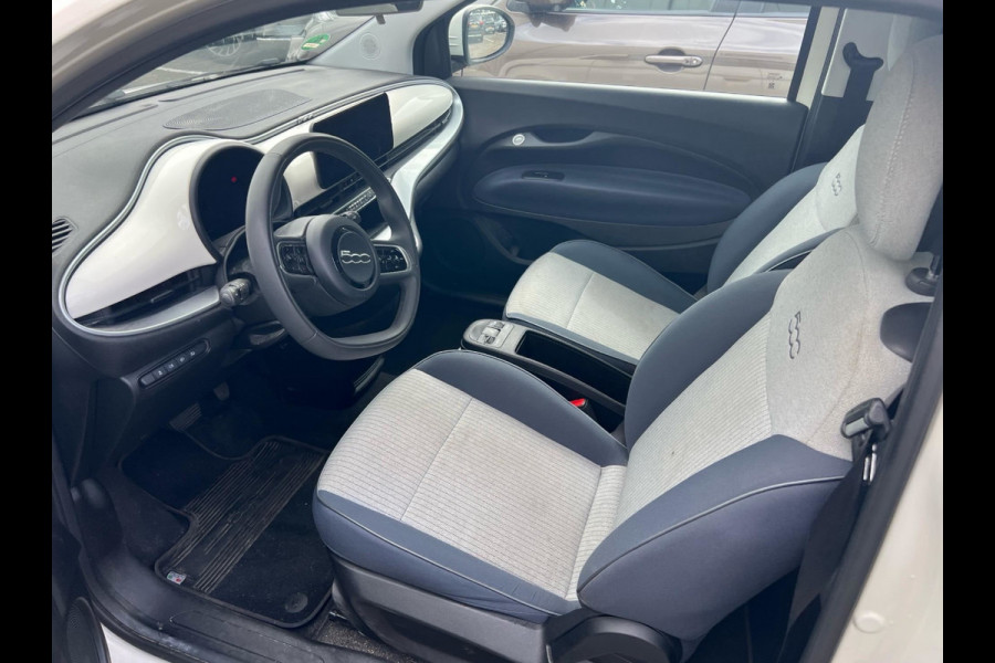 Fiat 500 Icon 42 kWh / SoH 94% / Apple CarPlay / Parkeerhulp achter / Keyless / 16'' / DAB / Cruise Control