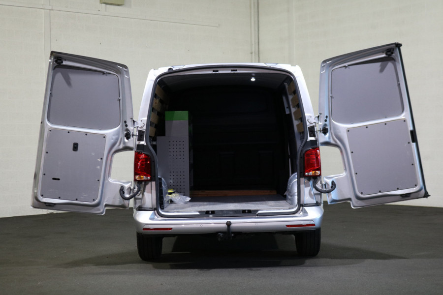 Volkswagen Transporter 2.0 TDI L2 H1 Airco Navigatie Trekhaak