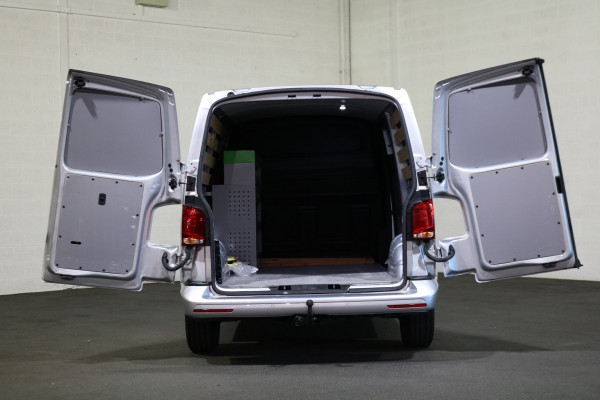 Volkswagen Transporter 2.0 TDI L2 H1 Airco Navigatie Trekhaak