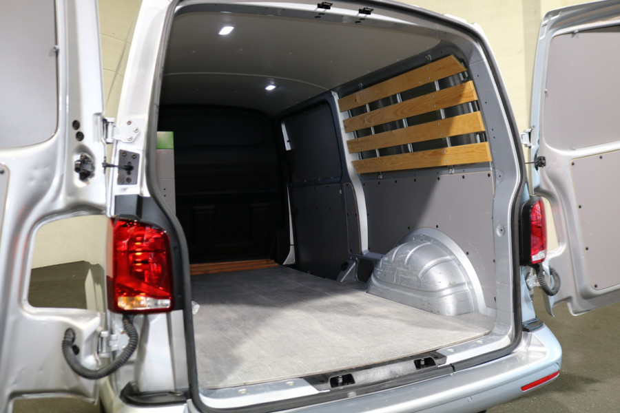 Volkswagen Transporter 2.0 TDI L2 H1 Airco Navigatie Trekhaak