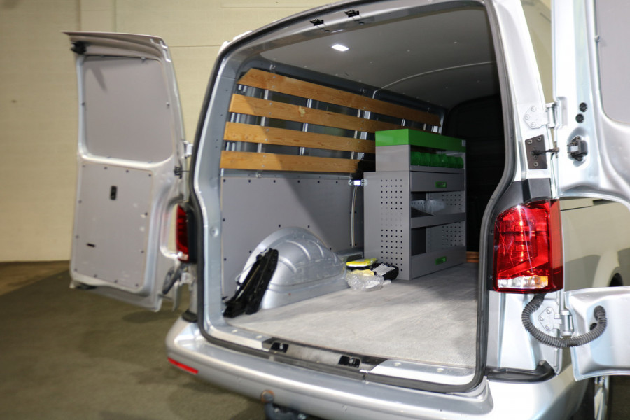Volkswagen Transporter 2.0 TDI L2 H1 Airco Navigatie Trekhaak