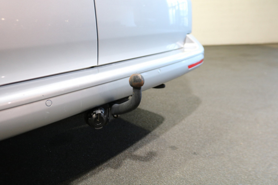 Volkswagen Transporter 2.0 TDI L2 H1 Airco Navigatie Trekhaak