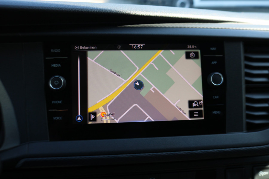 Volkswagen Transporter 2.0 TDI L2 H1 Airco Navigatie Trekhaak