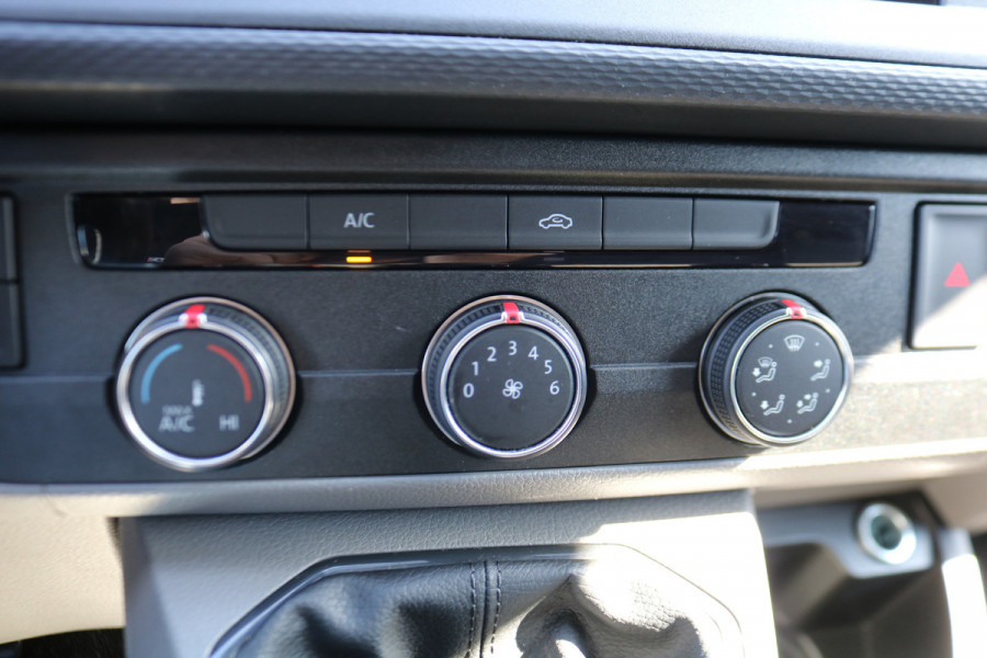 Volkswagen Transporter 2.0 TDI L2 H1 Airco Navigatie Trekhaak