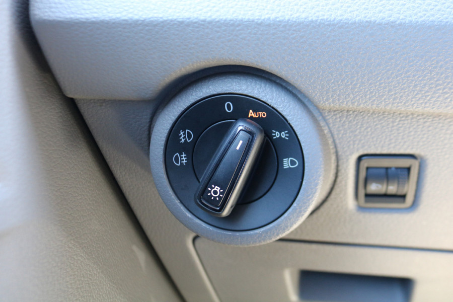 Volkswagen Transporter 2.0 TDI L2 H1 Airco Navigatie Trekhaak