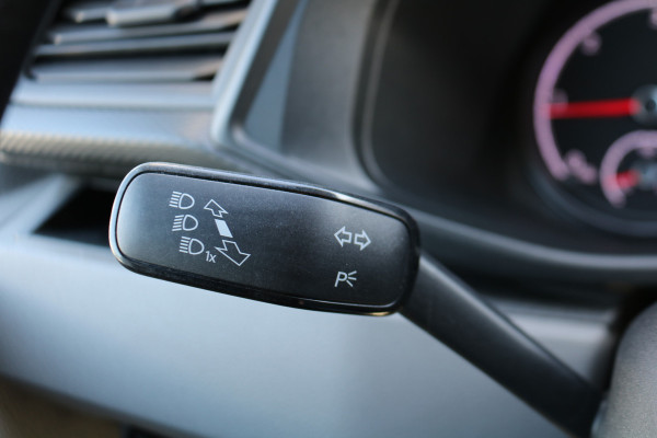 Volkswagen Transporter 2.0 TDI L2 H1 Airco Navigatie Trekhaak