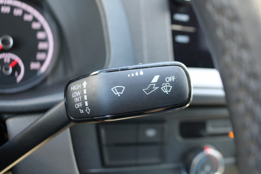 Volkswagen Transporter 2.0 TDI L2 H1 Airco Navigatie Trekhaak