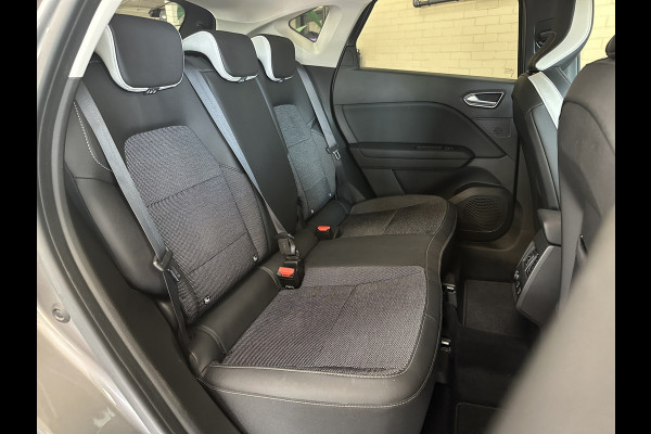 Renault Captur 1.3 TCe 155 Intens | Groot Navi | ACC | Blindspot | Camera | 18" | Stoel & Stuur verwarming |
