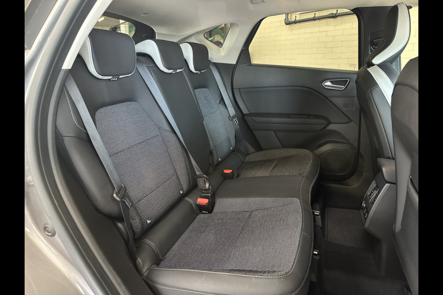 Renault Captur 1.3 TCe 155 Intens | Groot Navi | ACC | Blindspot | Camera | 18" | Stoel & Stuur verwarming |