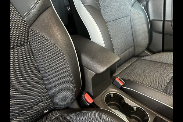 Renault Captur 1.3 TCe 155 Intens | Groot Navi | ACC | Blindspot | Camera | 18" | Stoel & Stuur verwarming |