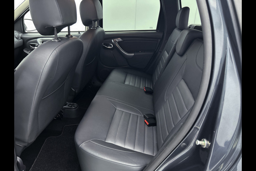Dacia Duster TCe 125 PK4x2 Blackshadow / CAMERA / DEALER ONDERHOUDEN / NAVI / LEDER / FULL OPTION