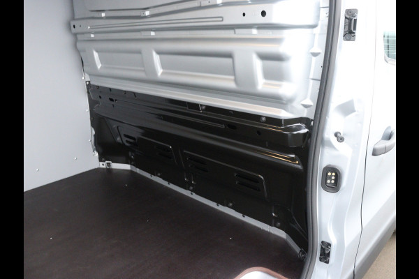 Renault Trafic 2.0 dCi 130PK T30 L2H1 Work Edition / BLACK EDITION / NAVI / PACK PARKING / CAMERA