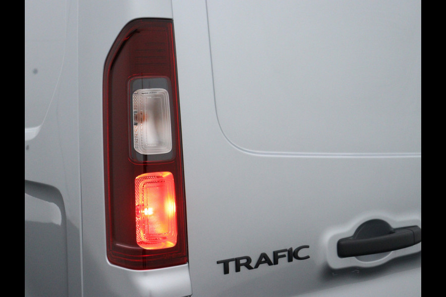 Renault Trafic 2.0 dCi 130PK T30 L2H1 Work Edition / BLACK EDITION / NAVI / PACK PARKING / CAMERA