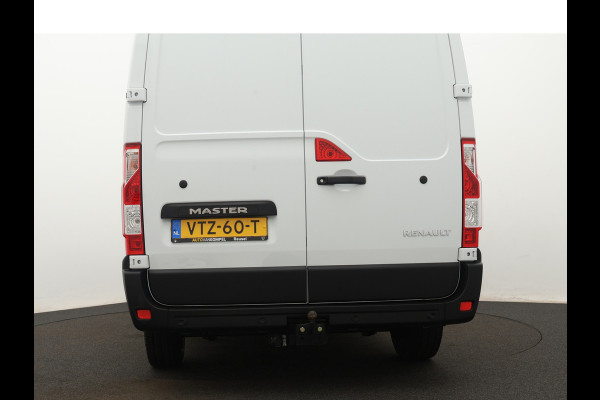 Renault Master T33 2.3 dCi 135PK L2H2 Comfort / NAVIGATIE / CRUISE CONTROL / PARKEERSENSOREN