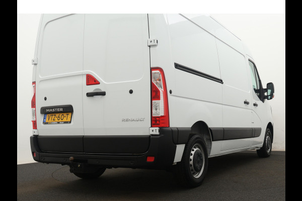 Renault Master T33 2.3 dCi 135PK L2H2 Comfort / NAVIGATIE / CRUISE CONTROL / PARKEERSENSOREN