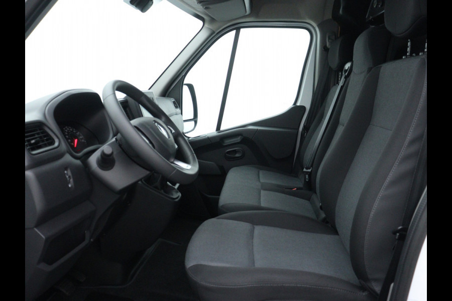 Renault Master T33 2.3 dCi 135PK L2H2 Comfort / NAVIGATIE / CRUISE CONTROL / PARKEERSENSOREN