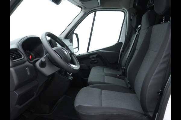 Renault Master T33 2.3 dCi 135PK L2H2 Comfort / NAVIGATIE / CRUISE CONTROL / PARKEERSENSOREN