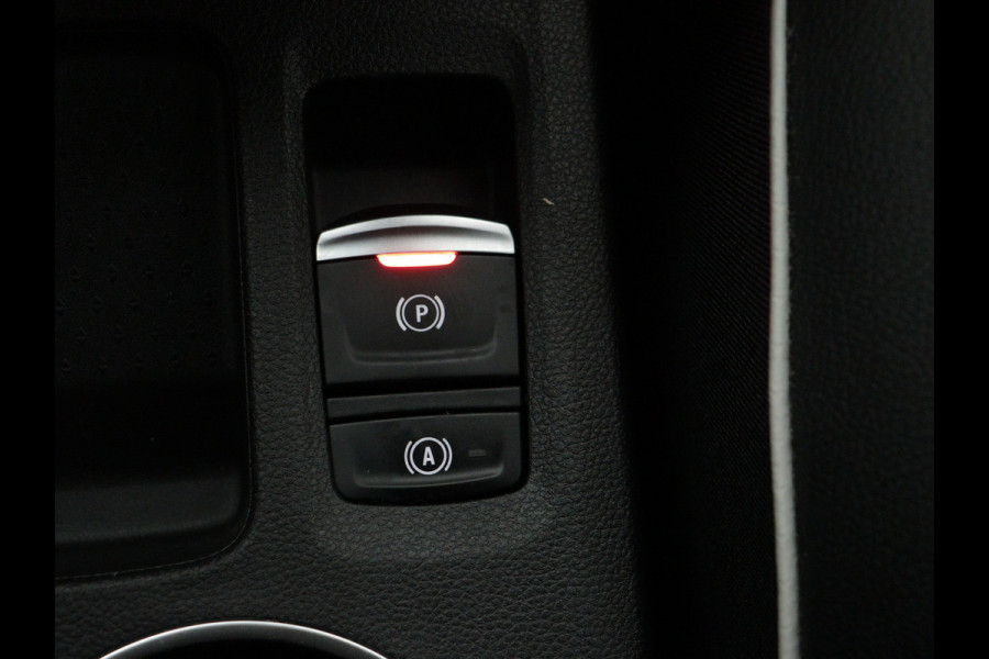 Renault Captur TCe 140PK EDC Intens / CAMERA / NAVI GROOT / STOELVERWARMING