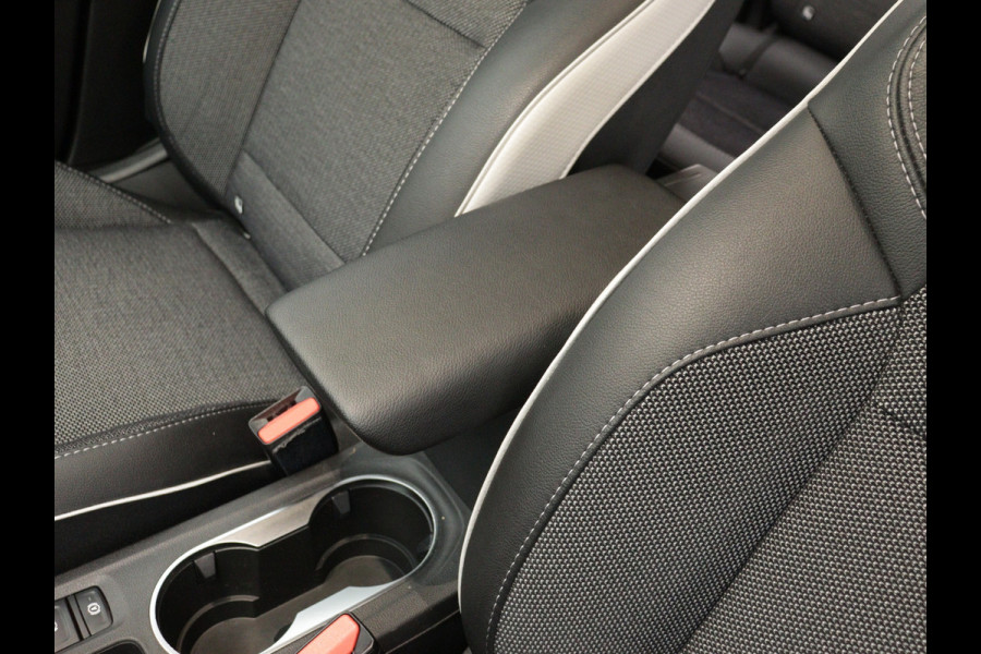 Renault Captur TCe 140PK EDC Intens / CAMERA / NAVI GROOT / STOELVERWARMING