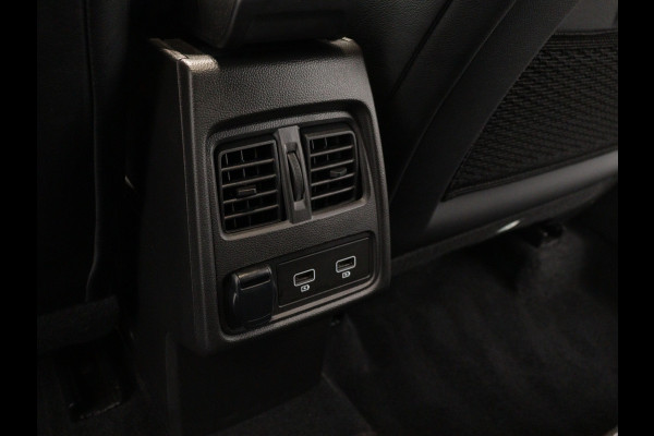 Renault Captur TCe 140PK EDC Intens / CAMERA / NAVI GROOT / STOELVERWARMING