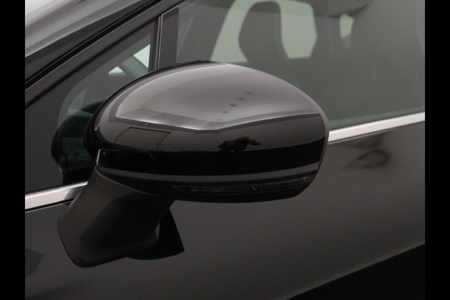Renault Captur TCe 140PK EDC Intens / CAMERA / NAVI GROOT / STOELVERWARMING