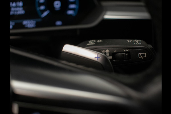 Audi e-tron E-tron 50 quattro Launch edition 71 kWh Sport (APPLE CARPLAY,LED,PDC,SPORTSTOELEN,DIGITALE COCKPIT,NETTESTAAT)