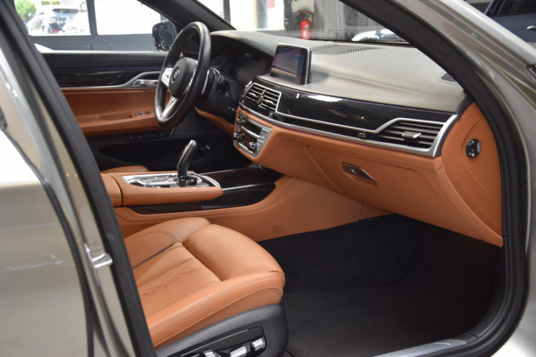 BMW 7 Serie 745e High Executive *M-Pakket*|Navi|Massage|Org.NL|4 Wiel-Best.|360 view|