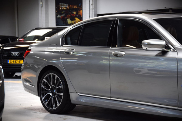 BMW 7 Serie 745e High Executive *M-Pakket*|Navi|Massage|Org.NL|4 Wiel-Best.|360 view|