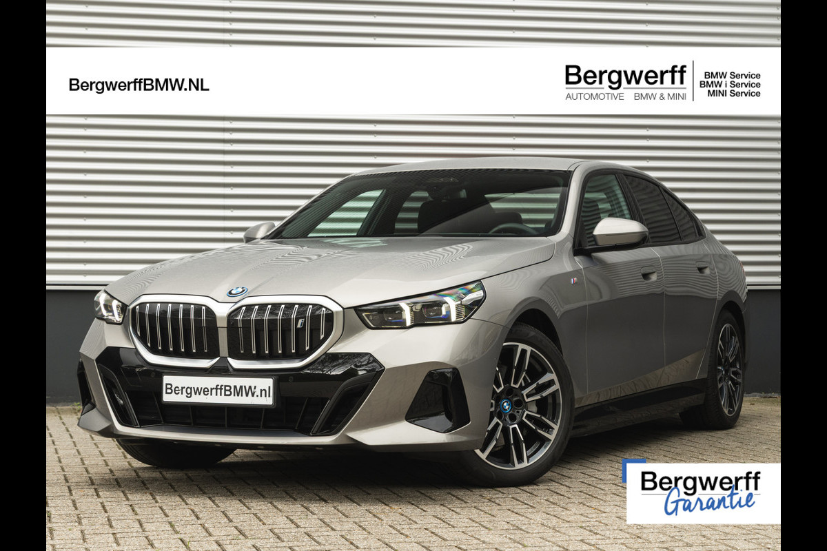 BMW i5 xDrive40 M-Sport - Onderstel Prof - Trekhaak - Bowers & Wilkins - Driving Ass Prof BMW i5 xDrive40 M-Sport - Onderstel Prof - Trekhaak - Bowers & Wilkins - Driving Ass Prof