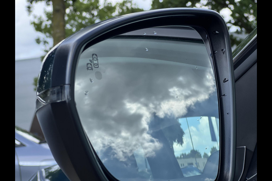 Peugeot 3008 1.6 HYbrid 225 Allure Peugeot 3008 1.6 Hybrid 225pk ROAD TRIP EDITIE | RIJKLAARPRIJS INCL. 12MND BOVAG GARANTIE
