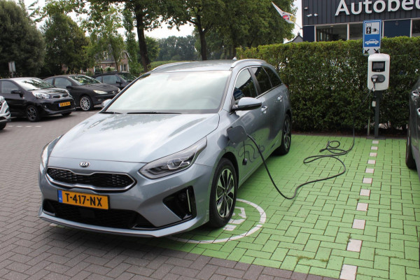 Kia Ceed Sportswagon 1.6 GDI PHEV DynamicLine | Prijs rijklaar incl. 12 mnd garantie | Trekhaak Camera Navi Lmv DAB Climate