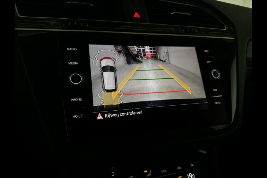 Volkswagen Tiguan 1.5 TSI R-Line Black Style Pano H/K NAP