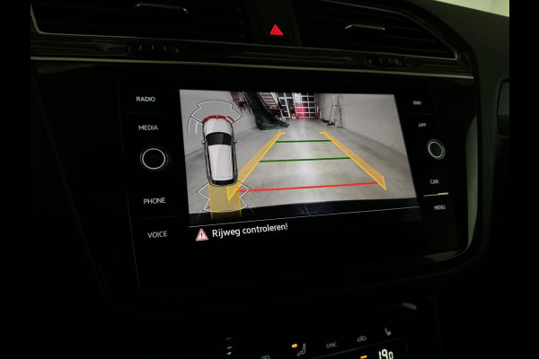 Volkswagen Tiguan 1.5 TSI R-Line Black Style Pano H/K NAP